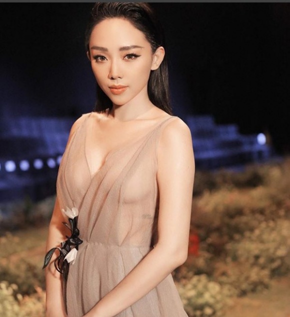 Tóc Tiên đáp trả chuẩn thanh niên cứng khi bị chê hở bạo như gái Tóc Tiên đáp trả chuẩn thanh niên cứng khi bị chê hở bạo như gái